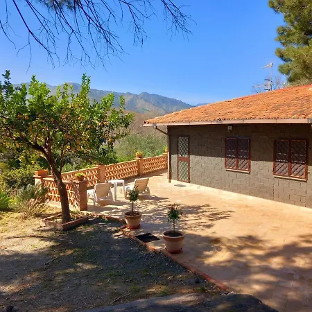 Giardino Dell'alcantara بيت للعطل *