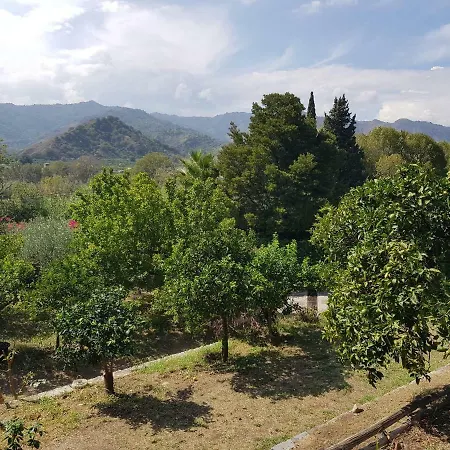 Giardino Dell'alcantara تاورمينا